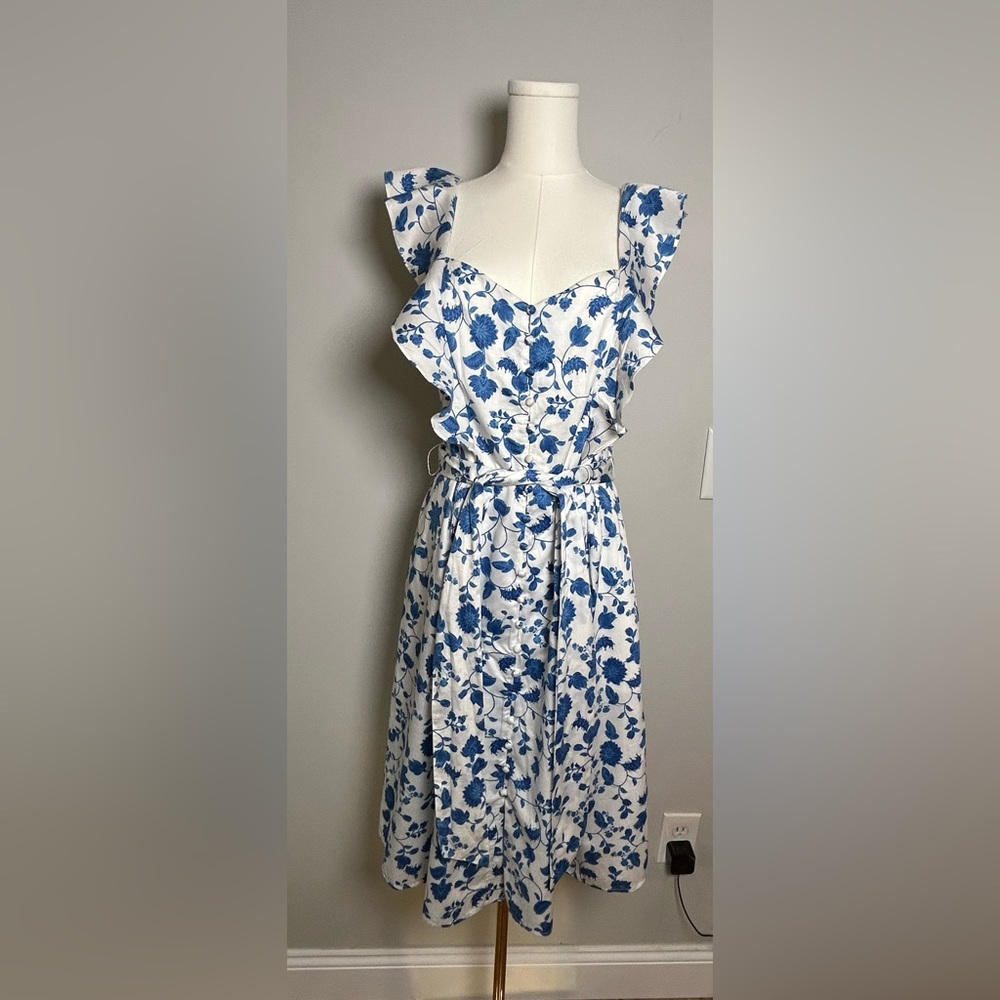 Gal Meets Glam ”Olivia” dress in a timeless Blue & white Floral Print